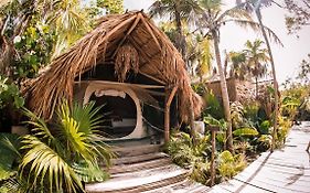 Uman Glamping & Cenote Tulum